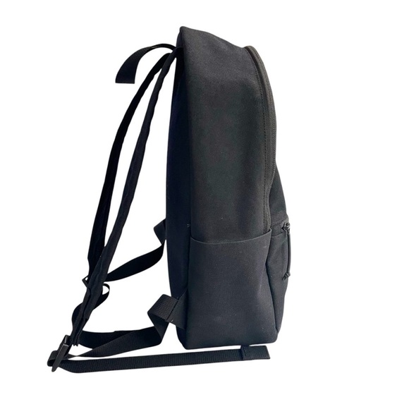 Everlane Unisex Backpack
The Street Nylon Zip Backpack - Large - Picture 5 of 15
